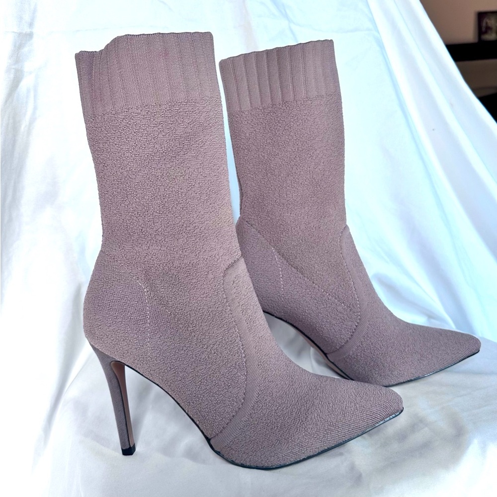 JustFab Ivy Knit sock boot- 6.5